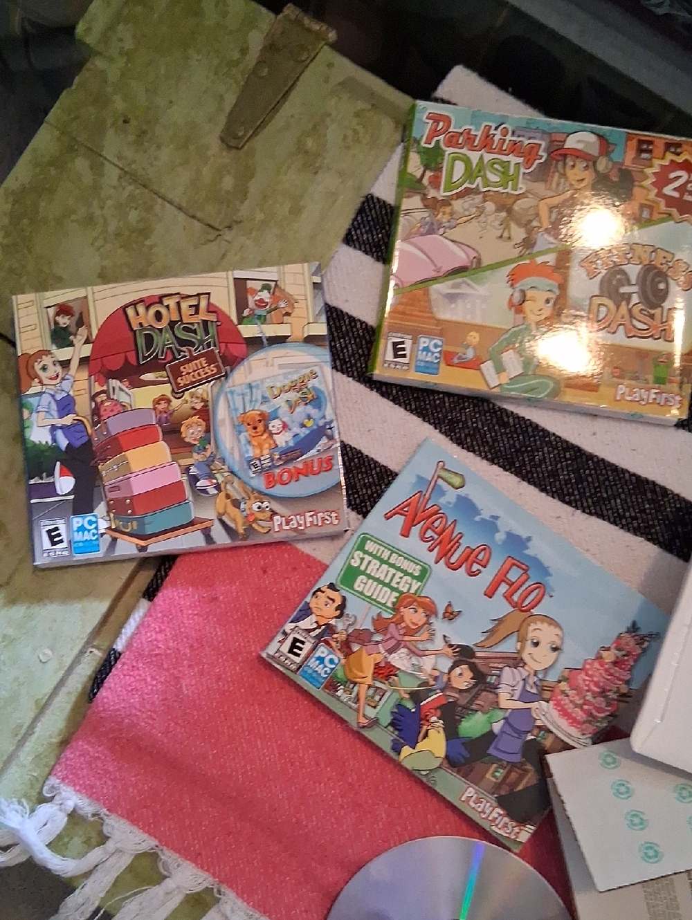 Avenue Flo PC Game with Strategy Guide - Colorful Illustrated Cover
